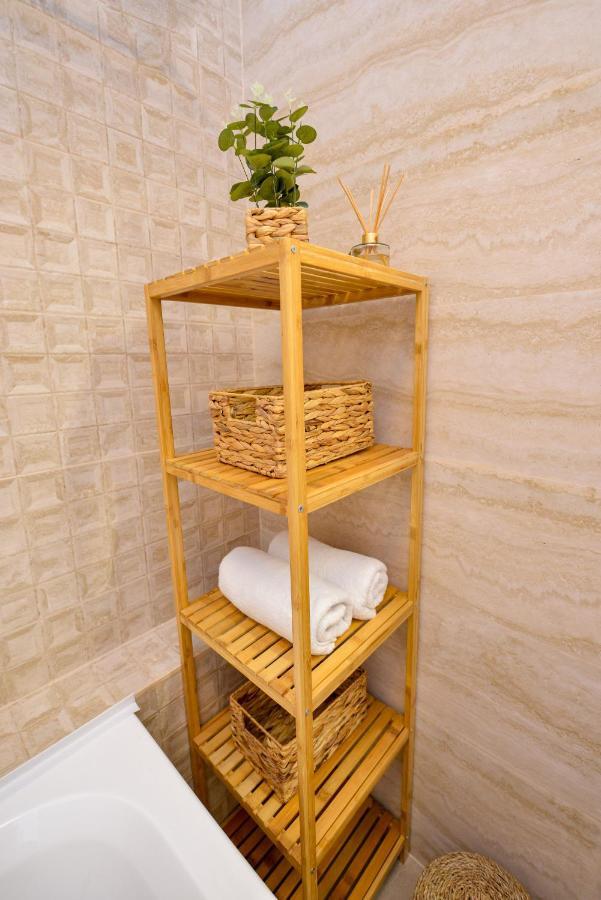 Sofia Cozy Apartment - Underground Private Parking Bukarest Exteriör bild