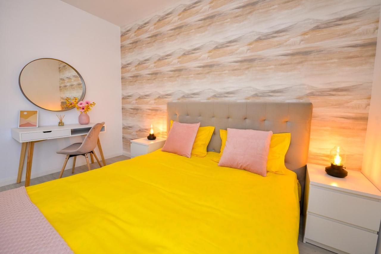 Sofia Cozy Apartment - Underground Private Parking Bukarest Exteriör bild