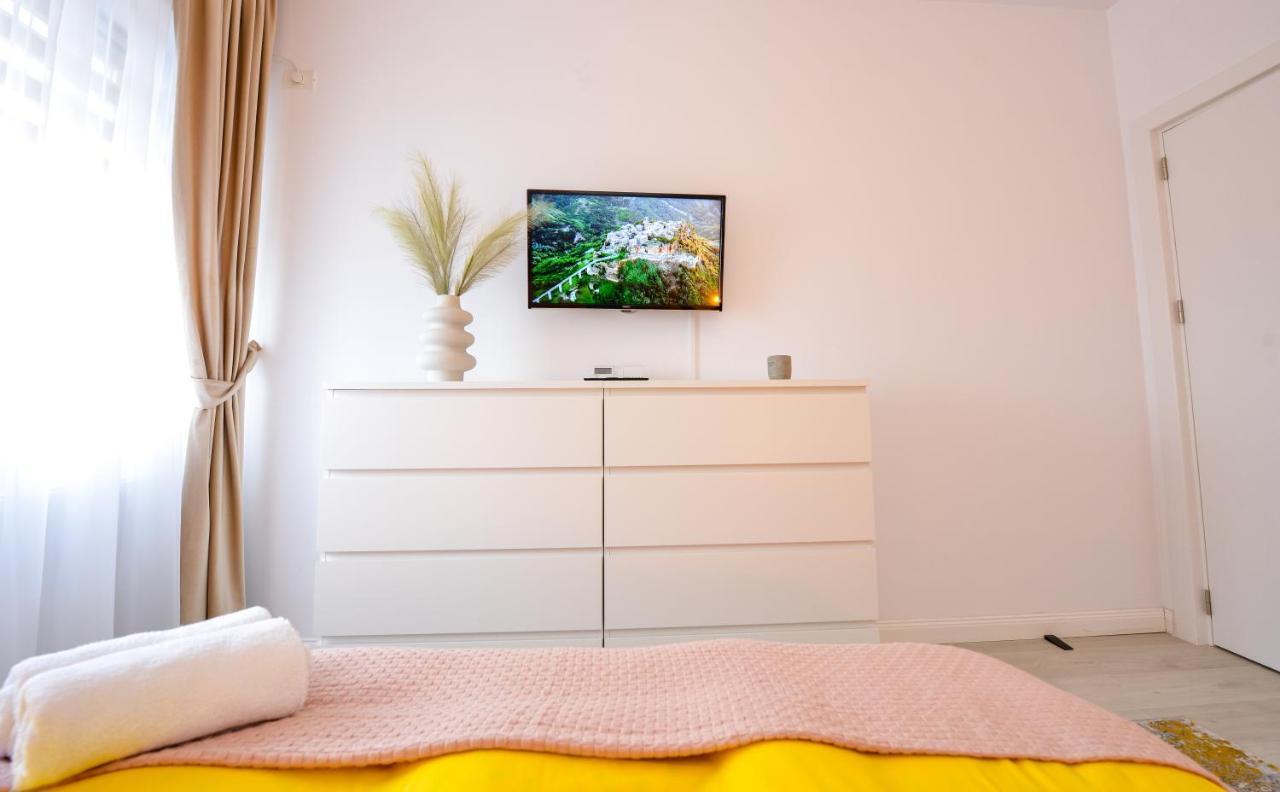 Sofia Cozy Apartment - Underground Private Parking Bukarest Exteriör bild