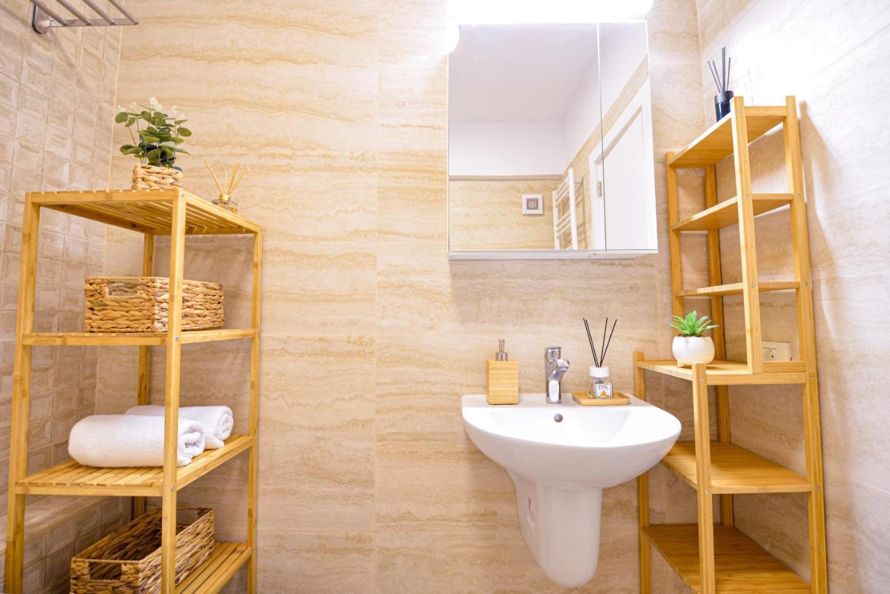 Sofia Cozy Apartment - Underground Private Parking Bukarest Exteriör bild